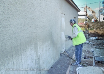 Wet dash: (also known as harling or rough cast).The final coat of this render consists of coarse sand and a binder, traditionally lime, which was casted on as a finish.