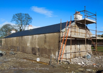 Wet dash: (also known as harling or rough cast).The final coat of this render consists of coarse sand and a binder, traditionally lime, which was casted on as a finish.